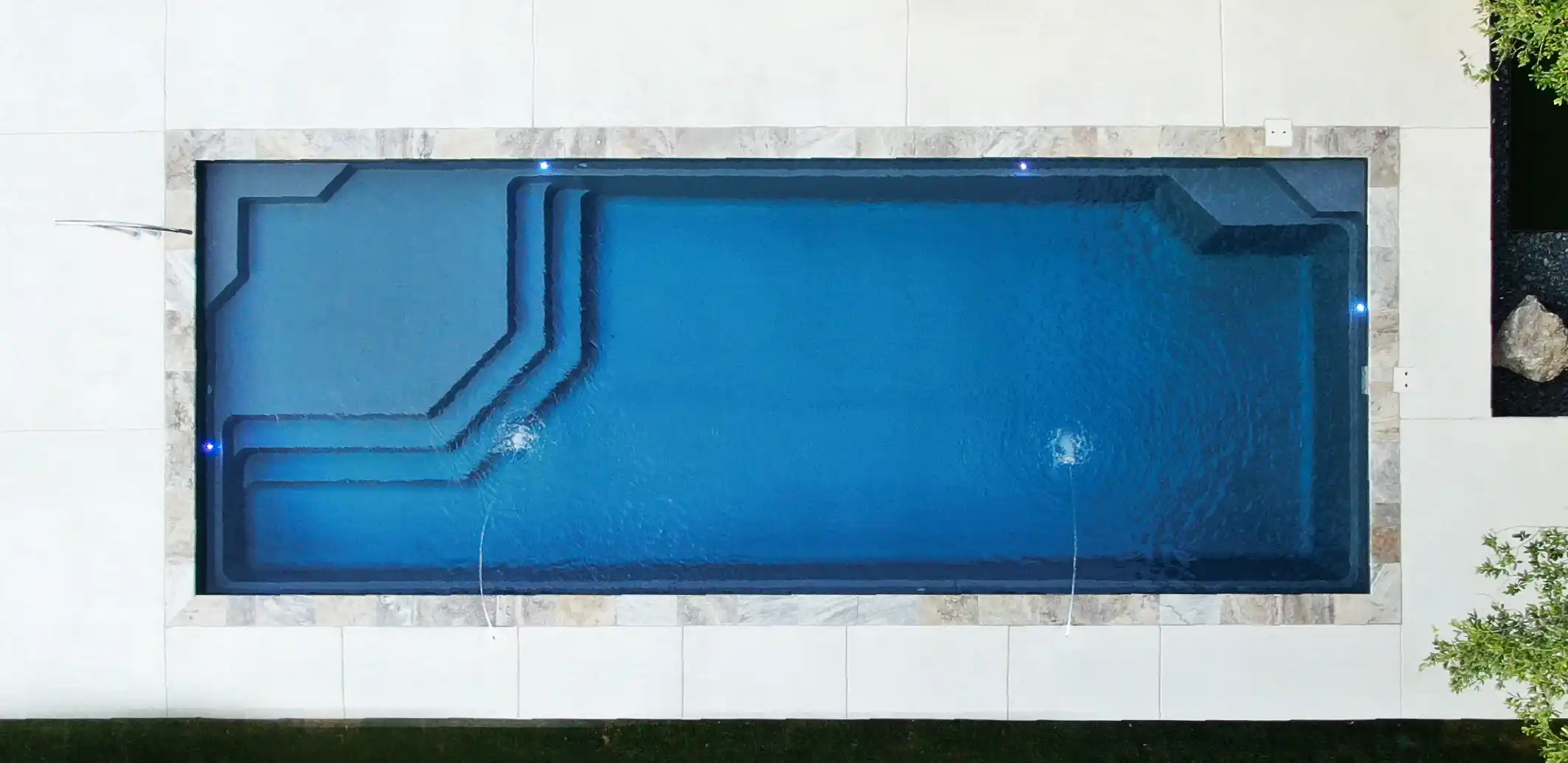 Key Features of the Vogue backyard fiberglass pool
